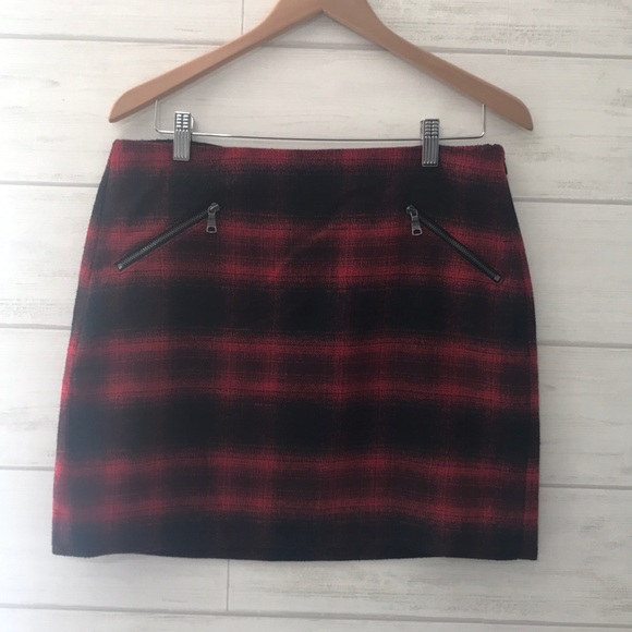 Plaid Banana Republic skirt. - Picture 2 of 5